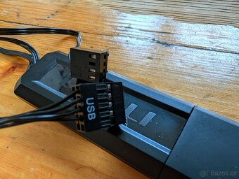 RGB set Lian Li Strimer Plus V2 + Hub + 4x ARGB ventilátory - 8