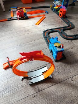 velky set hot wheels - 8