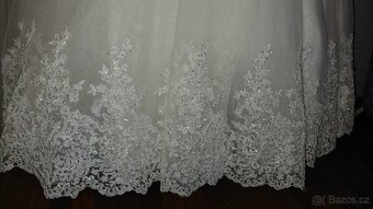 Krajkové svatební šaty - 8
