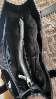 Armani Jeans lesklá kabelka - 8