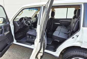 MITSUBISHI PAJERO 3.2DiD 140KW 2016 1.MAJITEL XENON-7 MÍST - 8