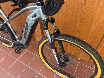 APACHE HUPAHU MX1 510 stříbrná - vel. L (21") - zánovní tes - 8