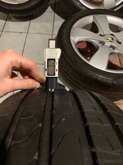 Alu kola Škoda R17 5X112 LETNÍ PNEU 225/45 R17 PIRELLI - 8