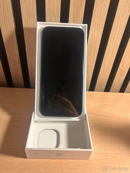 iPhone 15 128GB - 8