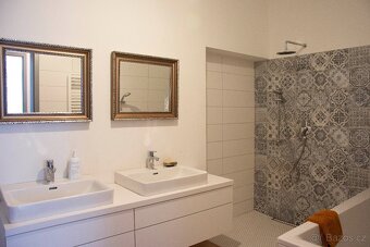 Prodej bytu 3 + KK - 109,2 m2, osobní vlastnictví, zděný - 8