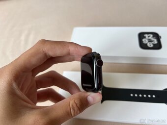 Apple Watch SE 1.generace - 8