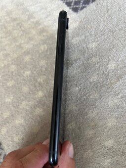 Apple iPhone XR 64 GB - 8