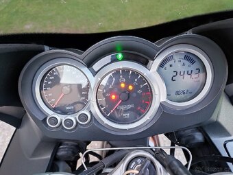 Triumph Sprint ST 1050 - 8