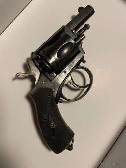 Historicky revolver kategorie D - 8