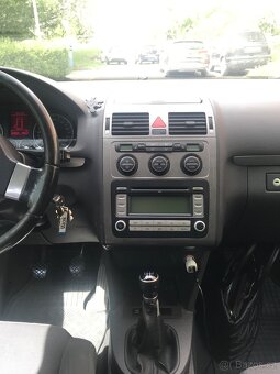 VW Touran 2.0i+CNG,5rychl.5 mist - 8