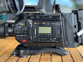 BLACKMAGIC DESIGN URSA BROADCAST G2 - 8