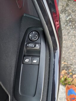 Peugeot 208 1.2 PT 82k (60 kW) - automat 26 000km - 8