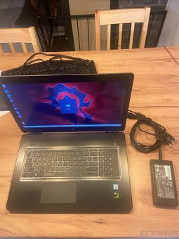 HP Pavilion “17,3” - 8