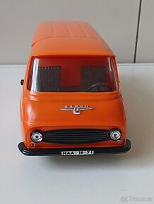 Oranžová Škoda 1203 KDN stará hračka Kaden - 8