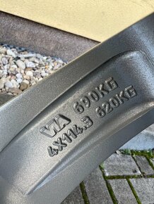 Zimní sada ALU kol Škoda Superb III 215/55 R17 - 8