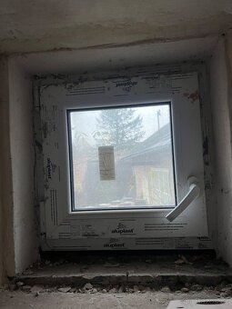 Plastová okna – trojskla i dvojskla, velmi dobrý staV - 8