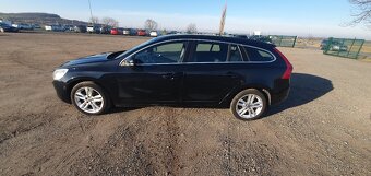 VOLVO V60 2.0 D3 5V 120KW MOMENTUM - 8