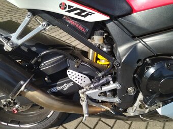 Yamaha YZF R1 - 8