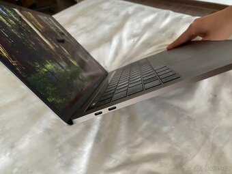 MacBook Pro 13" 2019, i5 2,4GHz, 512GB 16GB RAM - 8