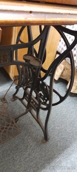 šicí stroj starý  GRITZNER.  Cena  500,-Kč. - 8