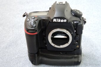 Nikon D850 + MB-D18 - 8
