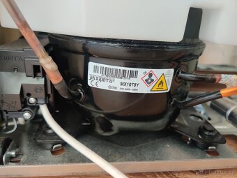 Lednice s mrazákem LIEBHERR KPe290 V ZÁRUCE - 8