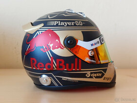 Predám Max Verstappen 2023 Red Bull F1 majstrovská helma 1:2 - 8