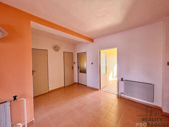 Prodej řadového rodinného domu 6+2 282 m2, pozemek 395m2 obe - 8