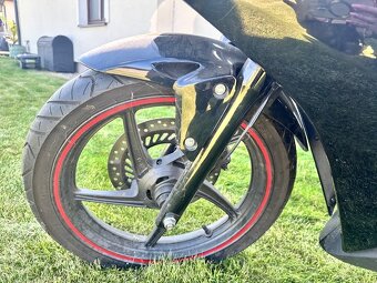 Honda CBR 125R - 8