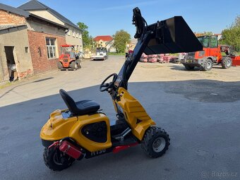 Mininakladač H130 3WD - 8