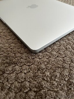 MacBook Pro 16GB 256GB (13”) - 8