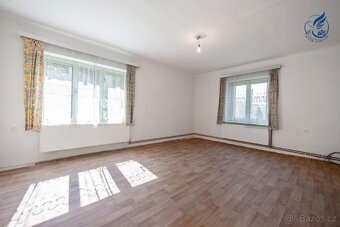 Rodinný dům s 1ha pozemku - 8