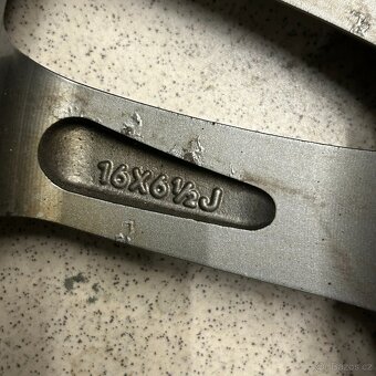 Zimní sada kol Michelin 205/60/R16 4-5 mm - 8