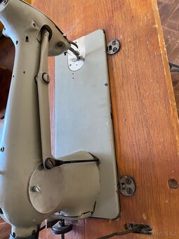 Šicí stroj SINGER plně funkční, symbolická cena - 8