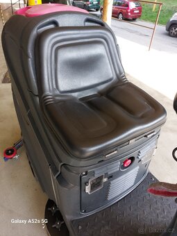 Podlahový mycí stroj Nilfisk Viper AS 710R se sedící obsluho - 8