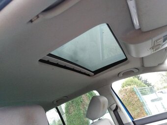 VW TOURAN 2,0 TDi ZA 49000 KČ S TAŽNÝM - 8