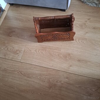 Chlebovka a stojan na noviny - 8