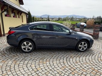 Opel Insignia 2.0CDTi 4X4 SPORT - 8