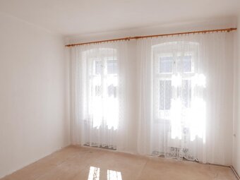 Dva byty - celé patro, K.Vary,  Škroupova ul.- lázeňská zóna - 8