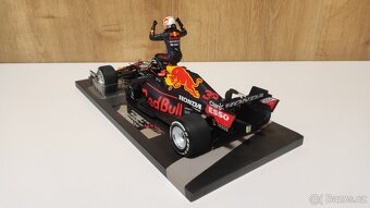 Max Verstappen 1:18 s figurkou - víťaz Monaco - 8