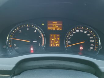 Toyota Avensis - 8
