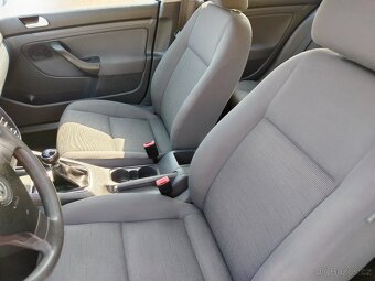 Prodám Volkswagen Golf 5 v pěkném stavu - 8