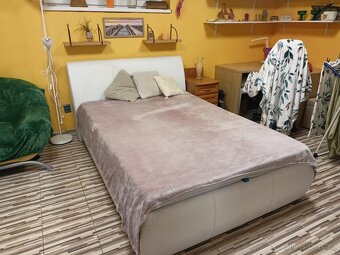 Kvalitní polohovací postel s úložným prostorem - 8