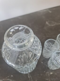 Karafa se šesti sklenkami - 8