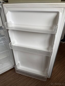 Lednička s mrazákem - 8