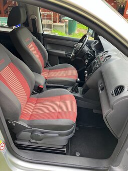 VW CADDY 2 TDI 103 KW 7 míst - 8