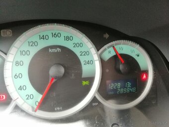 Toyota Corrola verso - 8