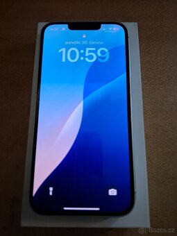 Zánovní iPhone 16e 128 GB bílý + příslušenství - 8
