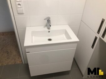 Prodej činžovního domu o velikosti 986 m2, na pozemku o veli - 8