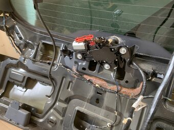 Ford Mondeo Mk4, 5. dveře - 8